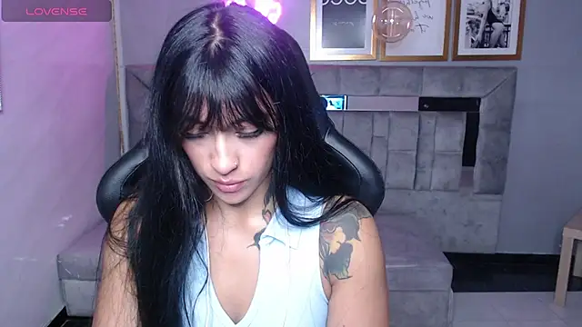 Isabella Collen v online show from September 2025 12:59:02 PM