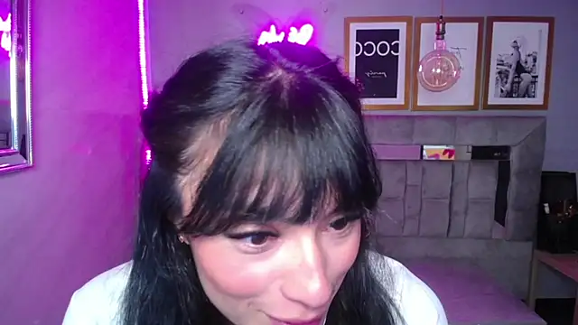 Snapshot of Isabella_Collen_v chatting on March 2025 12:32:02 PM Isabella Collen v online show from March 2025 12:32:02 PM