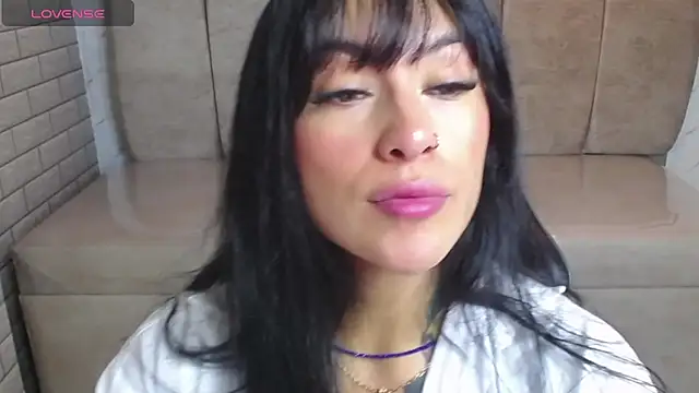 Snapshot of Isabella_Collen_v chatting on November 2025 01:10:02 PM Isabella Collen v online show from November 2025 01:10:02 PM