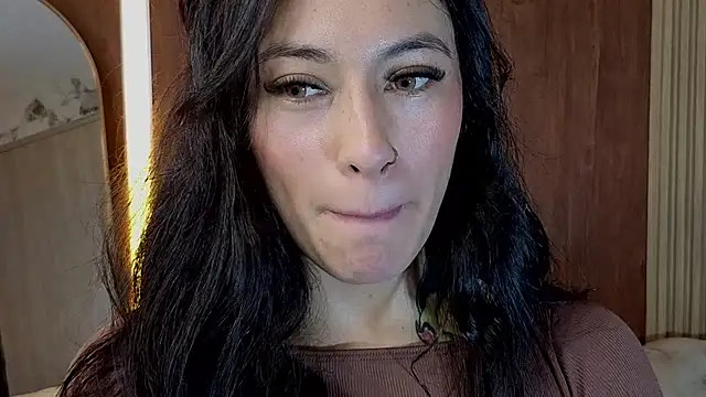 Isabella Collen v online show from July 2026 01:08:02 PM