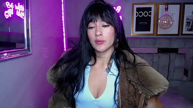 Isabella Collen v online show from March 2025 12:57:02 PM