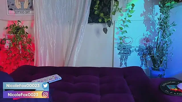NicoleFox23  online show from May 2026 12:22:02 AM