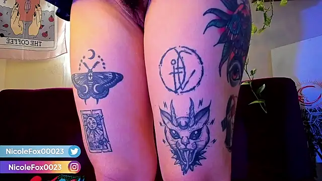 NicoleFox23  online show from October 2025 09:59:02 PM