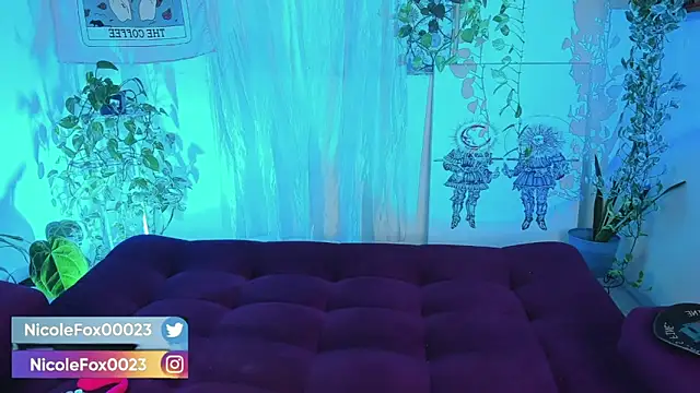 NicoleFox23  online show from April 2026 11:17:02 PM