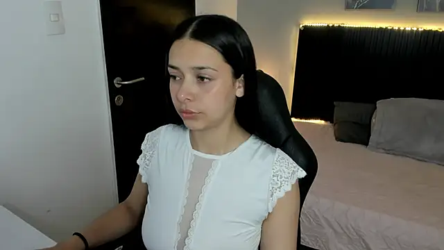 angeline davies online show from October 2025 03:50:01 AM