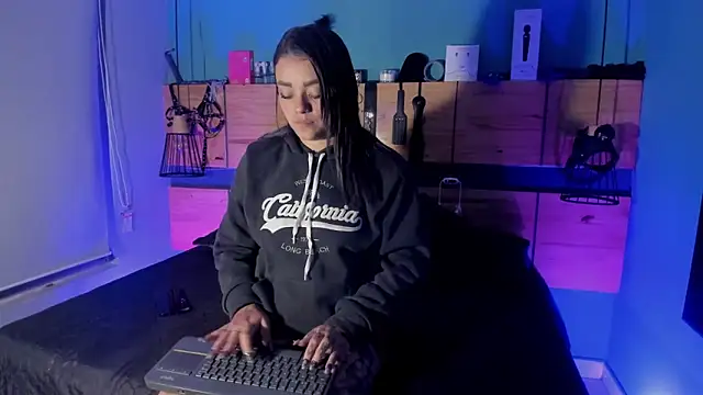 ChloeAllennn online show from April 2026 01:59:02 PM