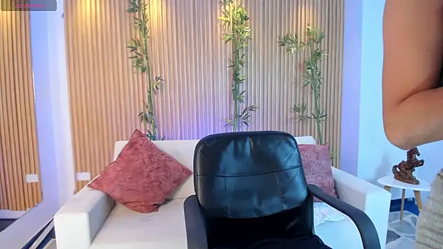 Ivaannaa  online show from December 2025 02:52:02 PM