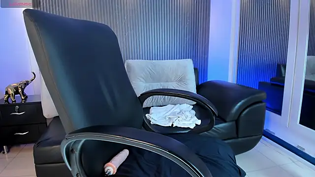 Ivaannaa  online show from December 2025 02:32:02 PM