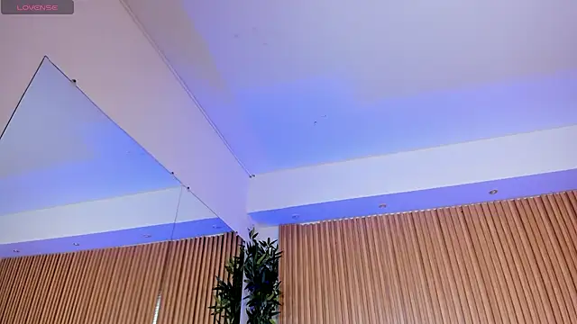 Ivaannaa  online show from November 2025 02:50:01 PM