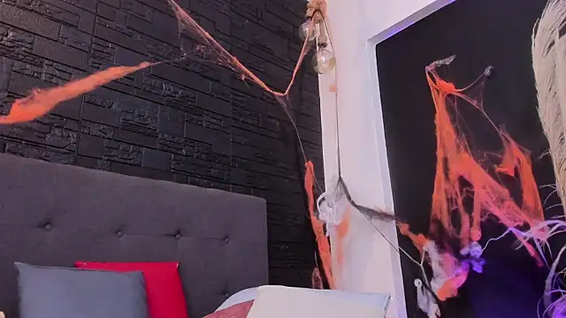 Maite Smith  online show from October 2025 12:31:01 AM