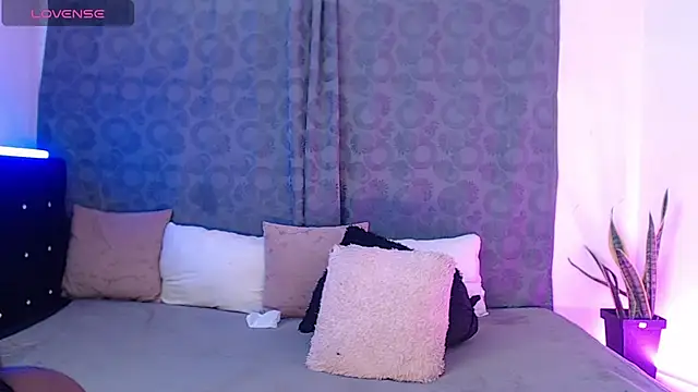Lauryn lee online show from April 2026 12:06:02 AM