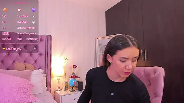 natashaleightt online show from September 2025 05:18:02 PM