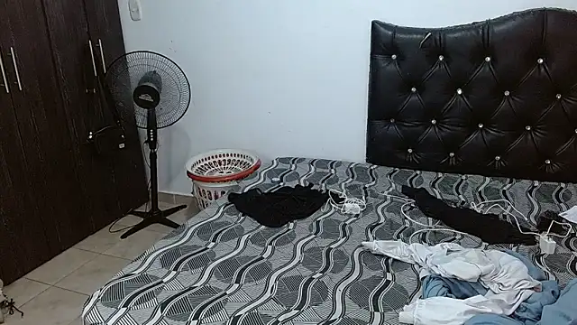 Javier Hot27 online show from February 2026 04:18:02 PM