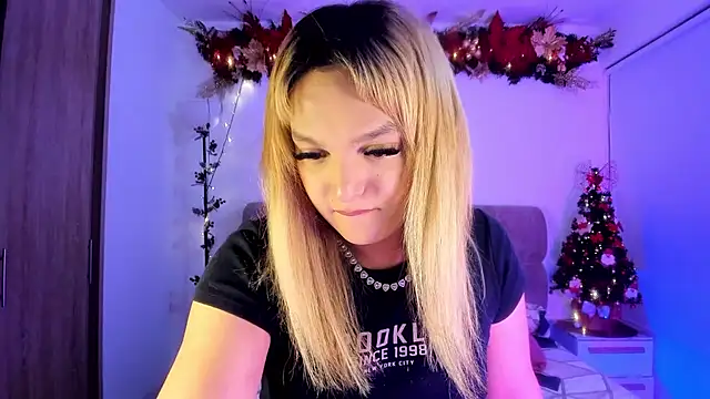 ScarletThompsonx online show from December 2025 05:19:01 AM