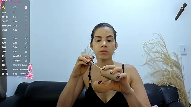 jessyegoldenn online show from May 2026 01:45:01 PM