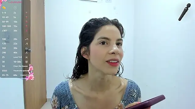 jessyegoldenn online show from April 2026 05:17:02 PM