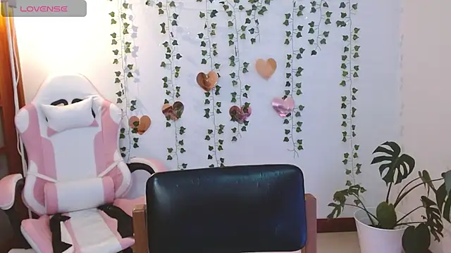 Snapshot of hellokitty__valery chatting on June 2026 02:21:01 AM hellokitty valery online show from June 2026 02:21:01 AM