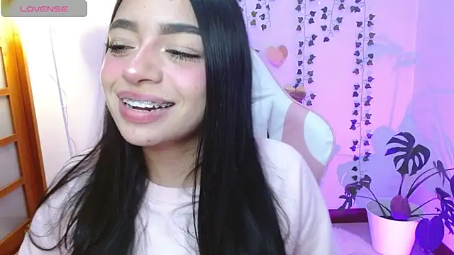 Snapshot of hellokitty__valery chatting on June 2026 04:07:01 AM hellokitty valery online show from June 2026 04:07:01 AM