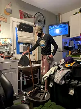 Polaroid White online show from November 2025 12:38:02 PM