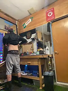 Polaroid White online show from November 2025 04:01:02 PM