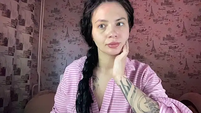 Just Scarlet  online show from September 2025 11:05:01 AM