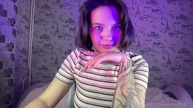 Just Scarlet  online show from October 2025 11:56:01 AM