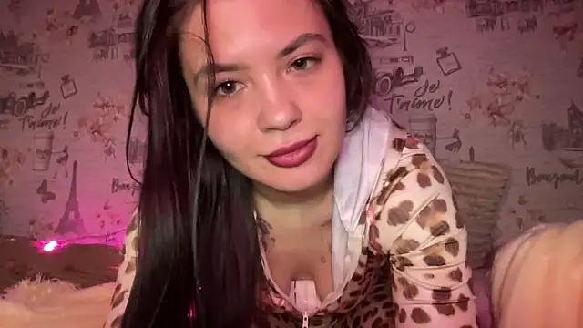 Just Scarlet  online show from March 2025 02:40:01 PM