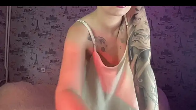 Just Scarlet  online show from September 2025 11:23:01 AM