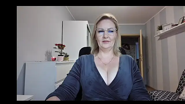 DianaLive online show from December 2025 07:23:01 AM