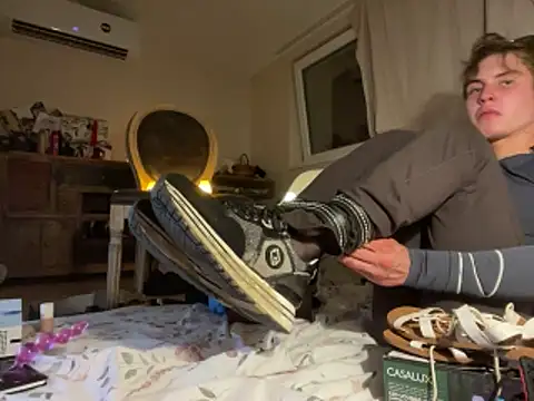 femboybandi online show from December 2025 03:06:02 AM