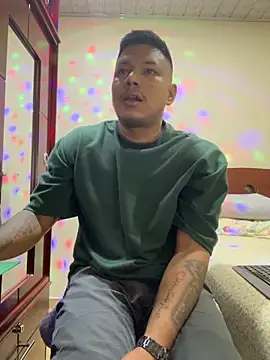 Saipuer31 online show from December 2025 07:11:01 AM