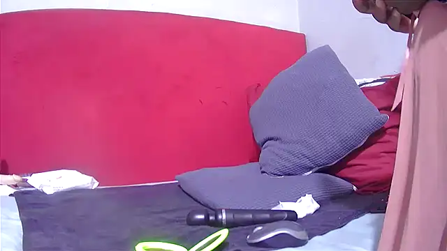 tasha97x online show from November 2025 05:47:02 AM