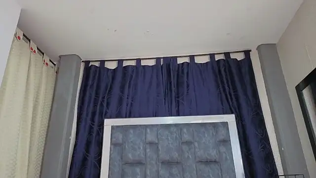 Snapshot of Effie_cooper chatting on September 2025 06:13:01 PM Effie cooper online show from September 2025 06:13:01 PM