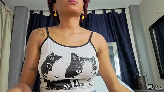 Snapshot of Effie_cooper chatting on September 2025 08:04:02 PM Effie cooper online show from September 2025 08:04:02 PM