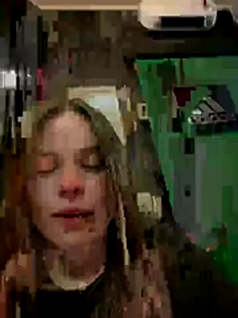 Snapshot of gynna_kimera chatting on December 2025 03:50:01 PM gynna kimera online show from December 2025 03:50:01 PM