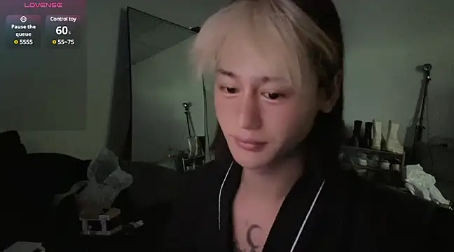 Snapshot of 888888zzzz chatting on March 2025 04:17:02 AM 888888zzzz online show from March 2025 04:17:02 AM