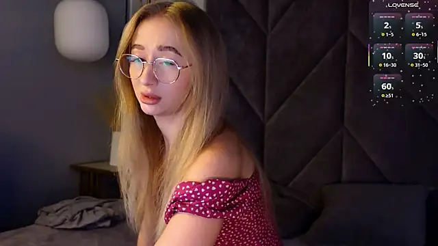 VictoriaLights online show from December 2025 06:12:02 AM