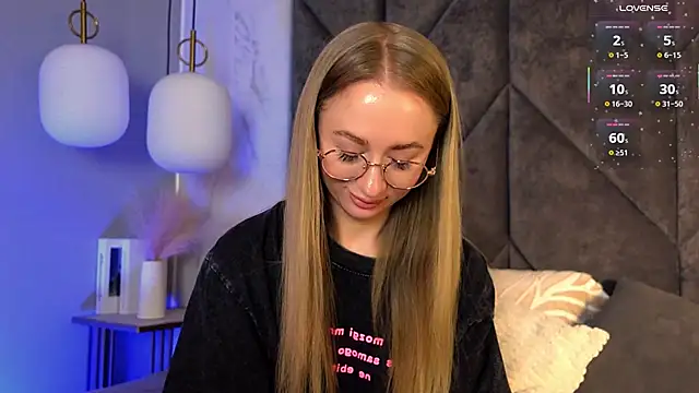 VictoriaLights online show from March 2026 06:21:01 AM