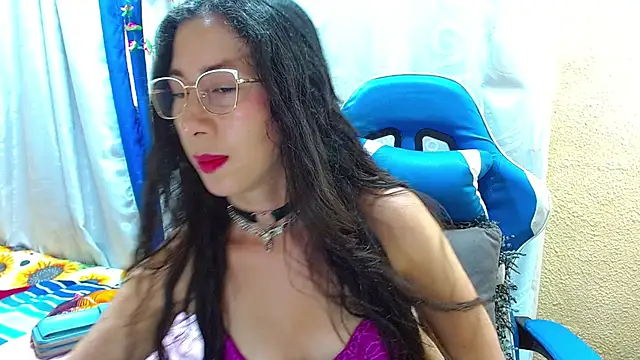 Gia leinn online show from December 2025 03:03:01 PM