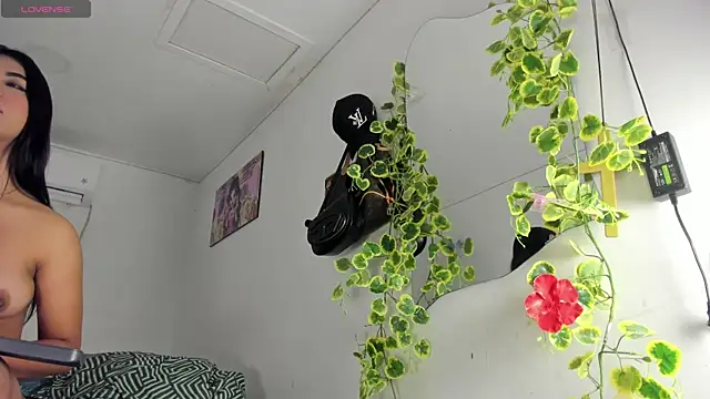 flor herrera01 online show from November 2025 05:22:01 AM