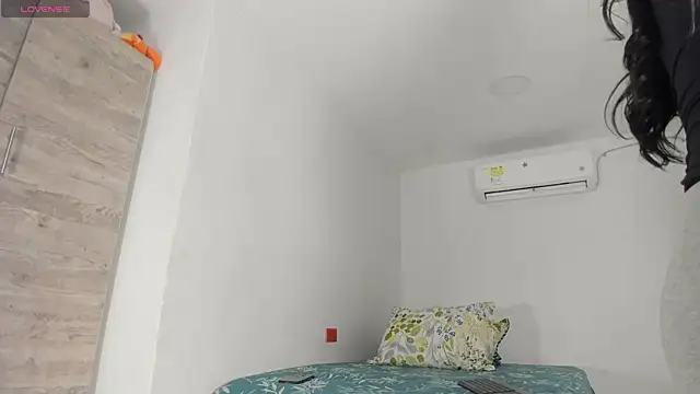 flor herrera01 online show from December 2025 05:54:01 AM