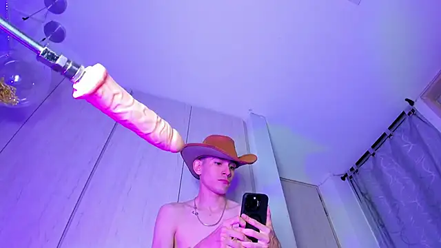 ValentinoMoreti online show from February 2026 06:13:01 AM