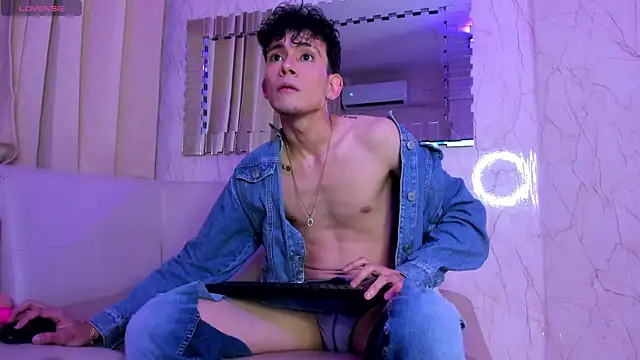 ValentinoMoreti online show from March 2025 05:00:02 AM