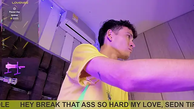 ValentinoMoreti online show from January 2026 06:17:01 AM