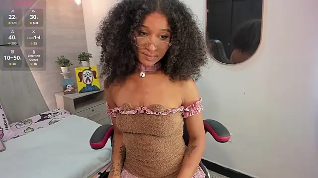 Layla Clarke online show from November 2025 03:32:01 AM