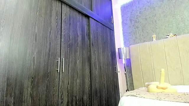 ava-am online show from November 2025 03:45:02 AM