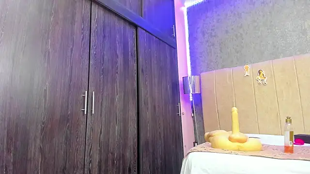 ava-am online show from November 2025 03:43:01 AM