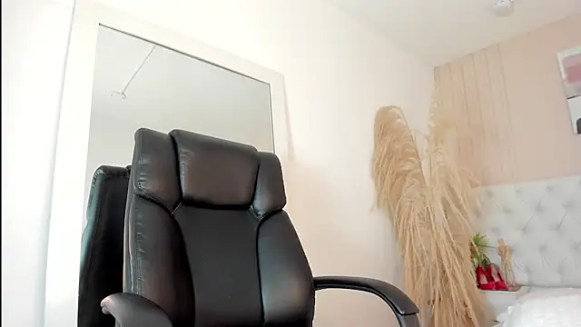 Snapshot of CHANELL_11INCHES chatting on March 2025 11:03:02 PM CHANELL 11INCHES online show from March 2025 11:03:02 PM