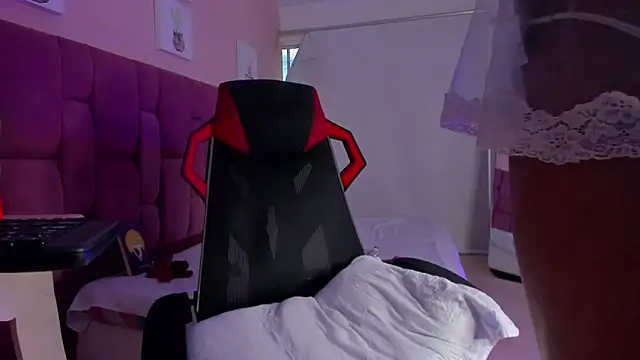 Snapshot of CHANELL_11INCHES chatting on December 2025 09:26:02 PM CHANELL 11INCHES online show from December 2025 09:26:02 PM