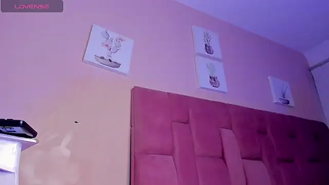 Snapshot of CHANELL_11INCHES chatting on October 2025 11:43:02 AM CHANELL 11INCHES online show from October 2025 11:43:02 AM